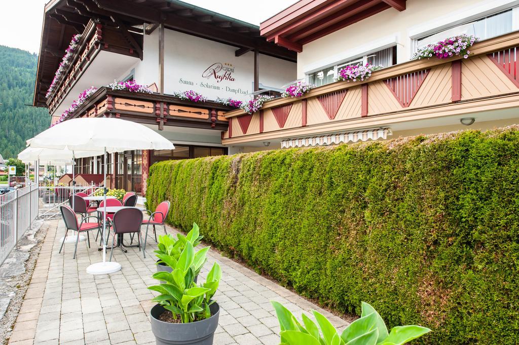 Rustika - Appartements&Spa Ehrwald Exterior foto