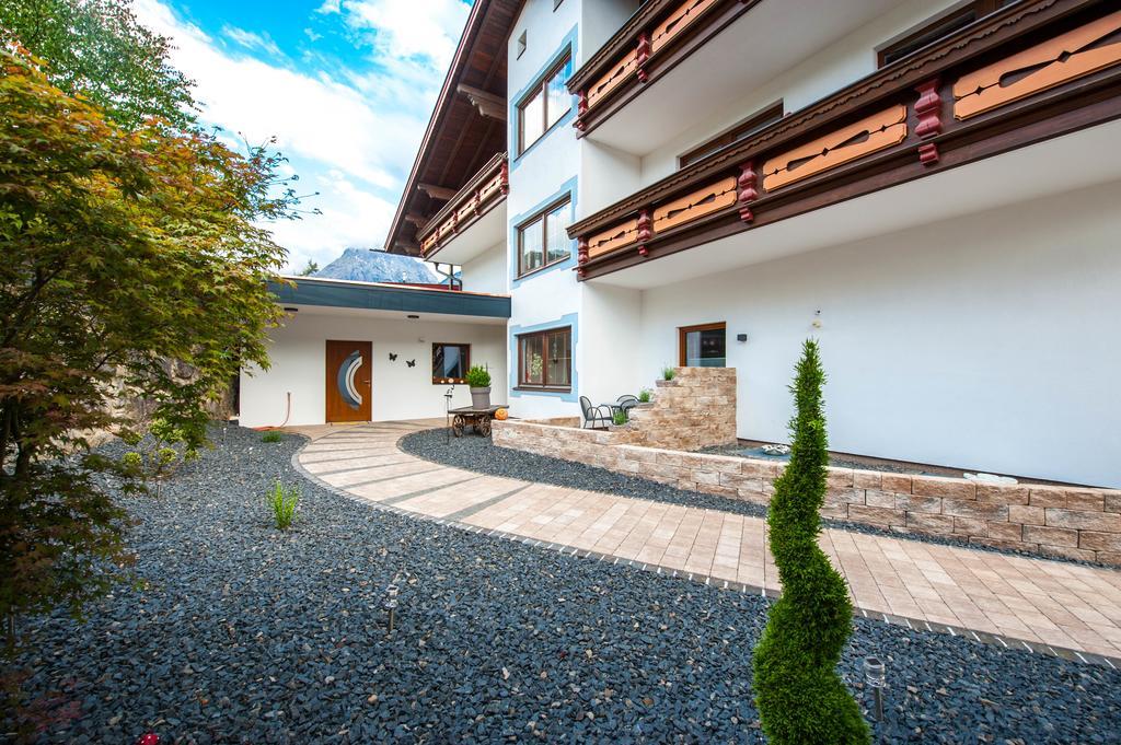 Rustika - Appartements&Spa Ehrwald Exterior foto